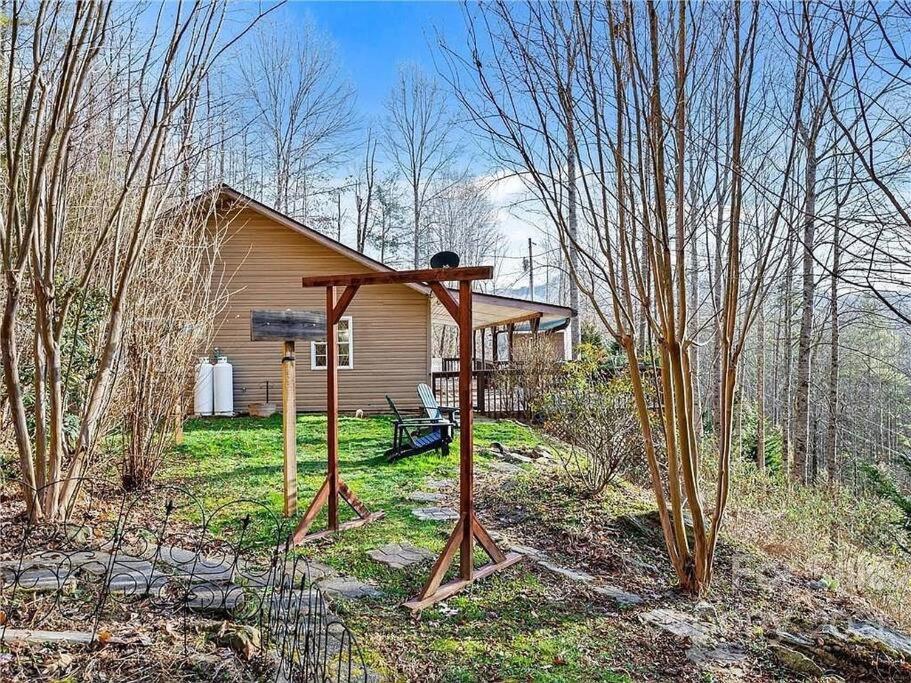 Misty Mountain Cottage Уэйнсвилл Экстерьер фото