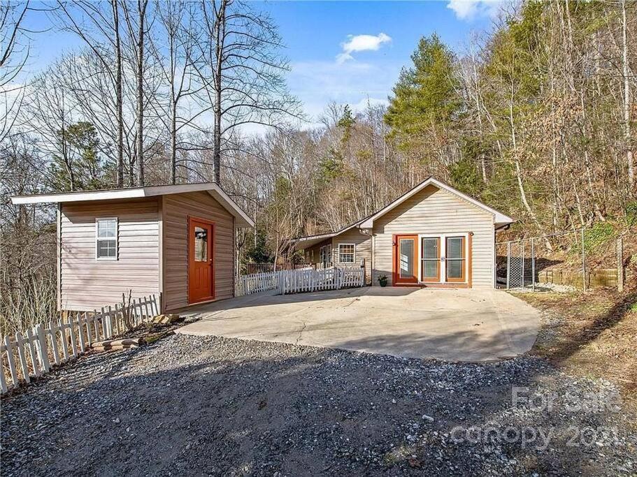 Misty Mountain Cottage Уэйнсвилл Экстерьер фото